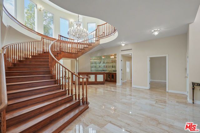 5545 Aura Avenue, Tarzana (los Angeles), CA 91356
