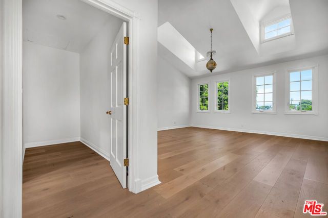 5545 Aura Avenue, Tarzana (los Angeles), CA 91356