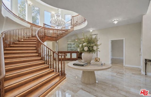 5545 Aura Avenue, Tarzana (los Angeles), CA 91356