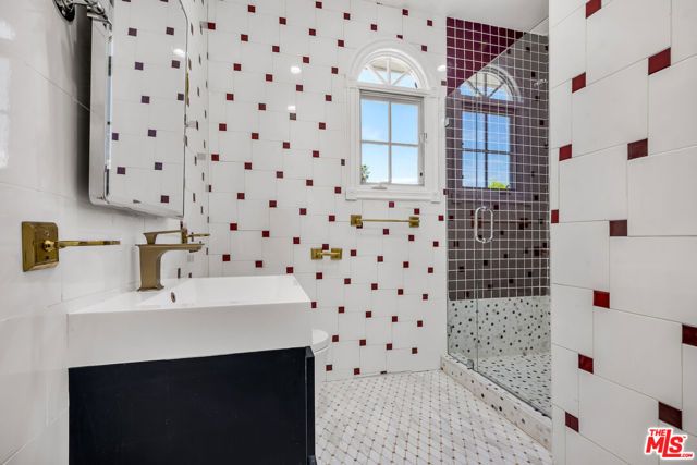 5545 Aura Avenue, Tarzana (los Angeles), CA 91356