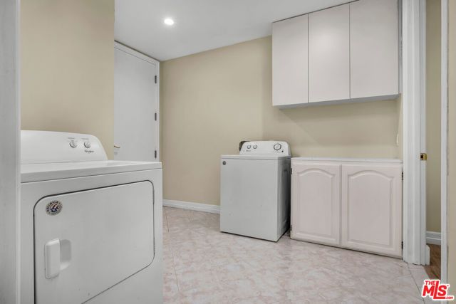 5545 Aura Avenue, Tarzana (los Angeles), CA 91356