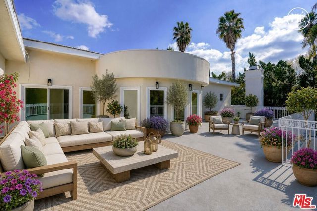 5545 Aura Avenue, Tarzana (los Angeles), CA 91356