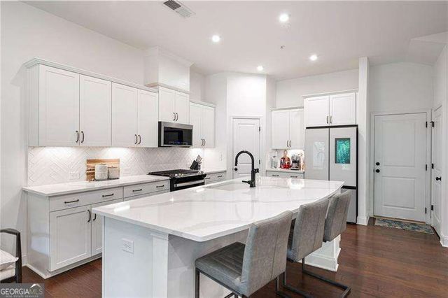 203 Holden Way, Woodstock, GA 30189