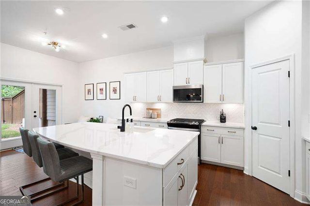 203 Holden Way, Woodstock, GA 30189