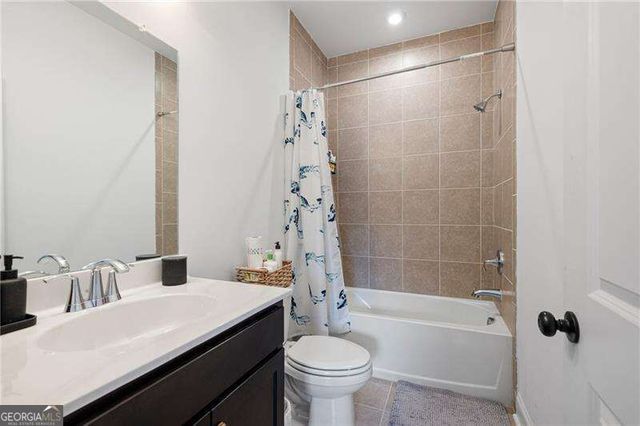 203 Holden Way, Woodstock, GA 30189