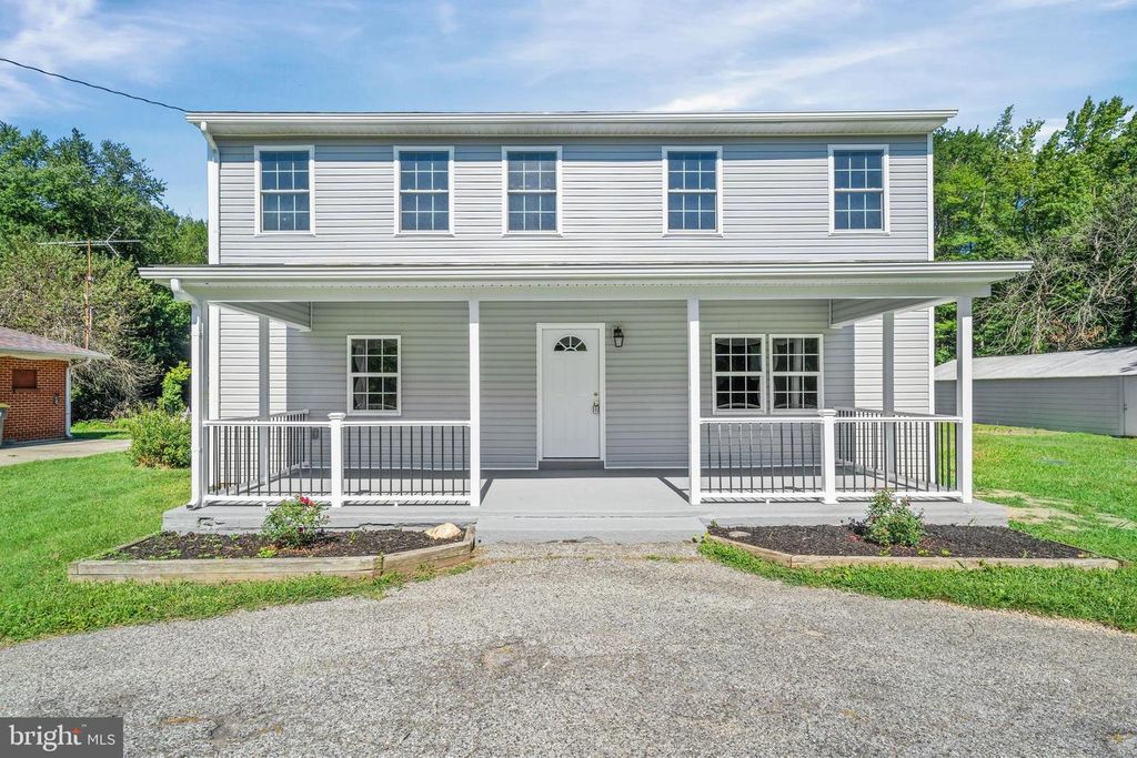 1239 RED LION RD, Bear, DE 19701