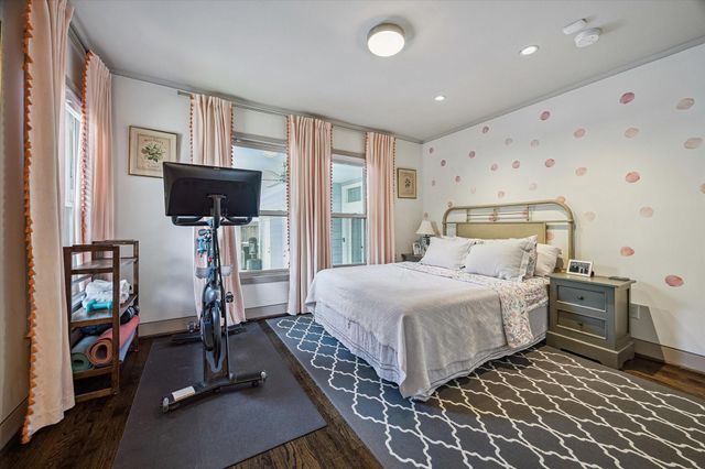 230 E 25th Street, Houston, TX 77008