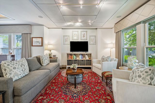 230 E 25th Street, Houston, TX 77008