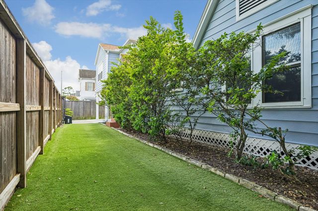 230 E 25th Street, Houston, TX 77008