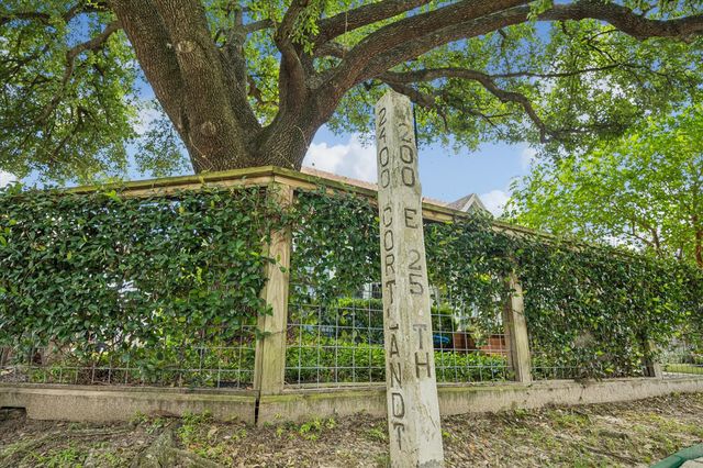230 E 25th Street, Houston, TX 77008