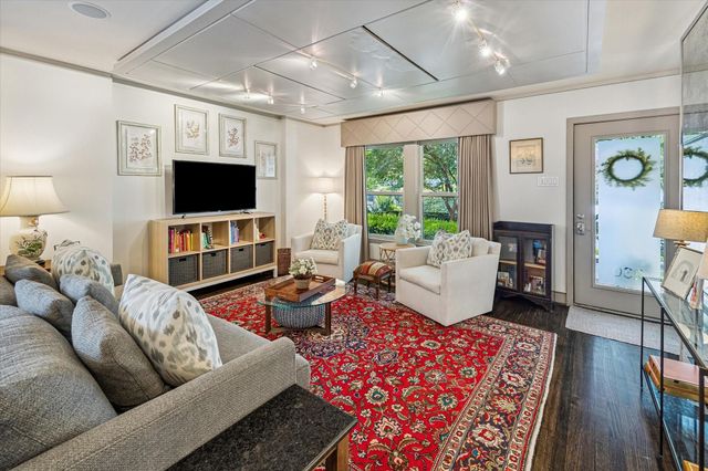 230 E 25th Street, Houston, TX 77008