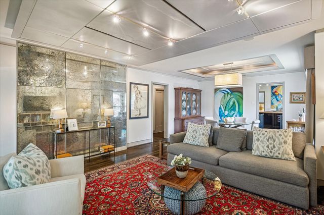 230 E 25th Street, Houston, TX 77008