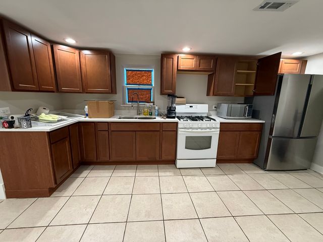 4948 S Winchester Avenue G, Chicago, IL 60609