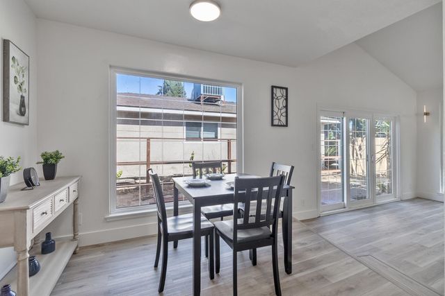 896 W Holland Avenue, Clovis, CA 93612
