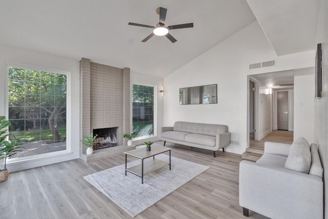 896 W Holland Avenue, Clovis, CA 93612