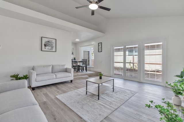 896 W Holland Avenue, Clovis, CA 93612