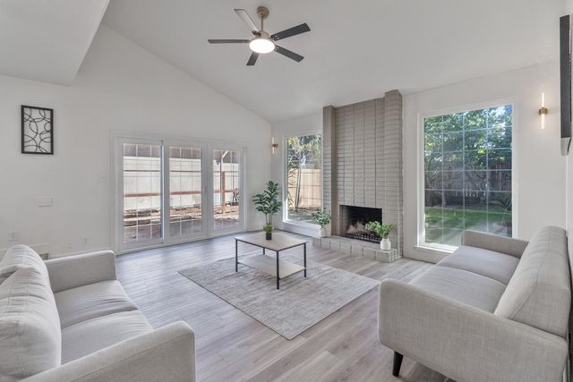896 W Holland Avenue, Clovis, CA 93612