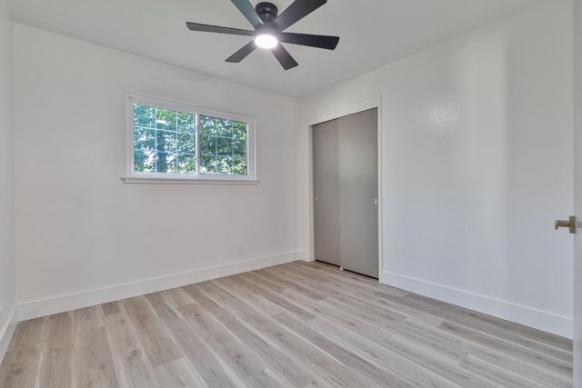 896 W Holland Avenue, Clovis, CA 93612