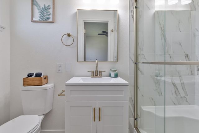 896 W Holland Avenue, Clovis, CA 93612