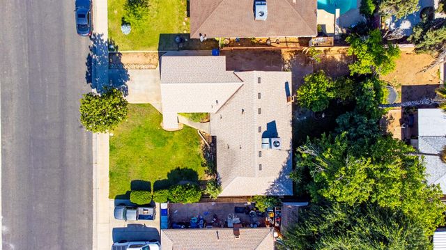896 W Holland Avenue, Clovis, CA 93612