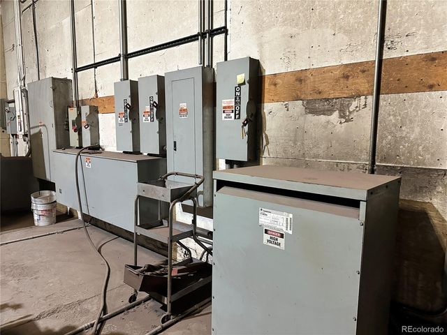 881 E 57th Avenue, Denver, CO 80216