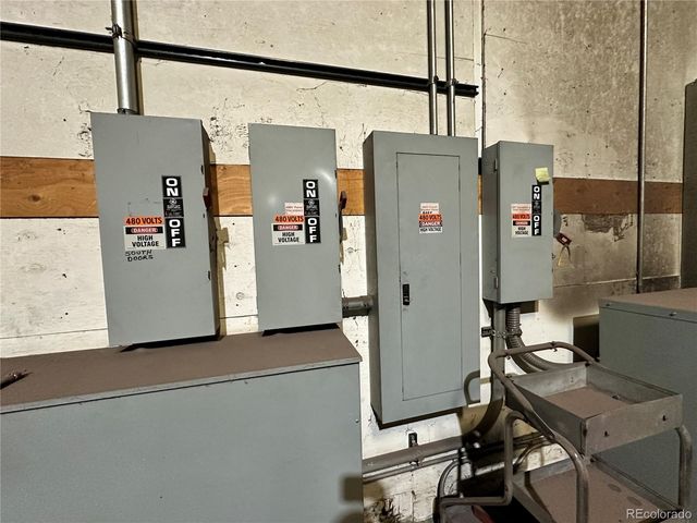 881 E 57th Avenue, Denver, CO 80216