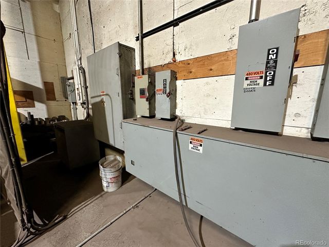 881 E 57th Avenue, Denver, CO 80216