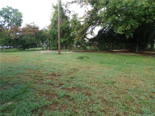 3900 Oak Grove Avenue, Greensboro, NC 27405