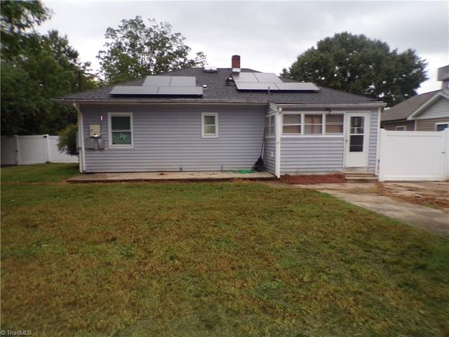 3900 Oak Grove Avenue, Greensboro, NC 27405