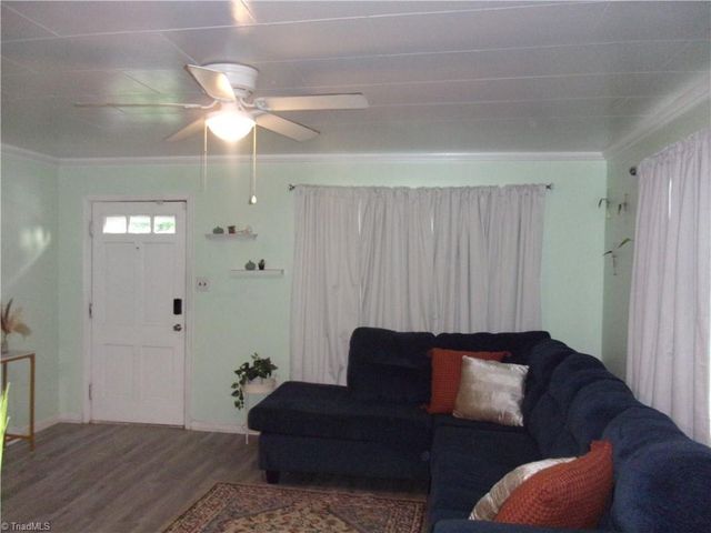 3900 Oak Grove Avenue, Greensboro, NC 27405