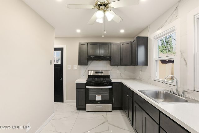 22 Oak Ridge Parkway, Toms River, NJ 08755