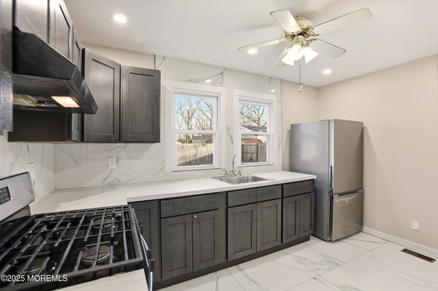 22 Oak Ridge Parkway, Toms River, NJ 08755