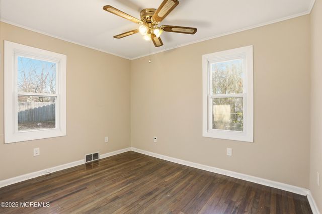 22 Oak Ridge Parkway, Toms River, NJ 08755