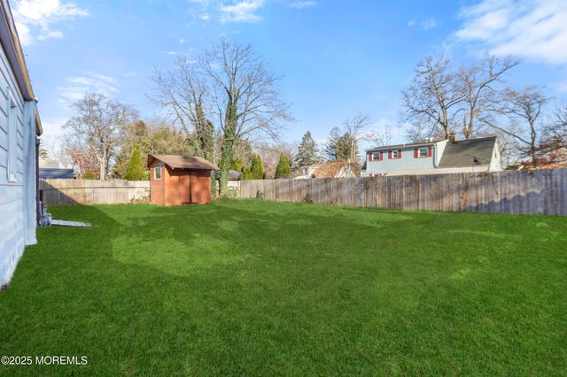 22 Oak Ridge Parkway, Toms River, NJ 08755