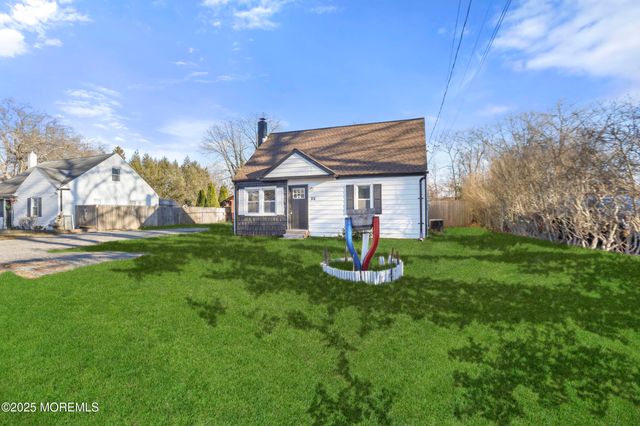 22 Oak Ridge Parkway, Toms River, NJ 08755