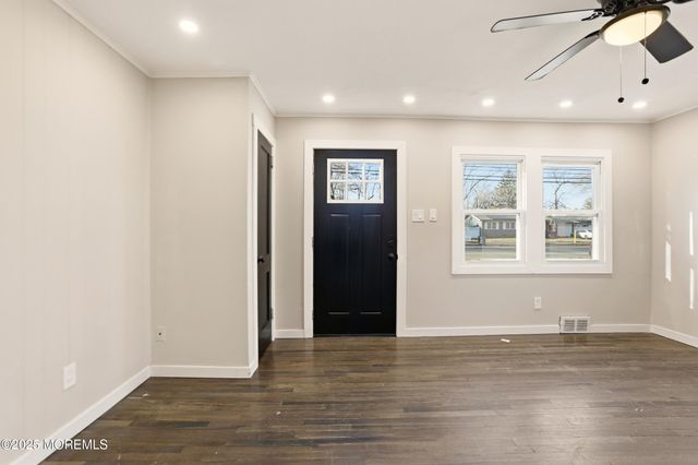 22 Oak Ridge Parkway, Toms River, NJ 08755