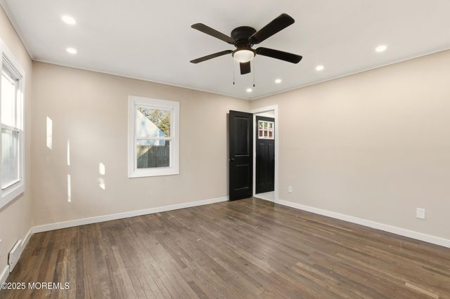 22 Oak Ridge Parkway, Toms River, NJ 08755