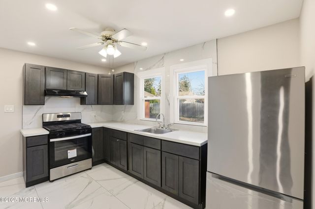 22 Oak Ridge Parkway, Toms River, NJ 08755