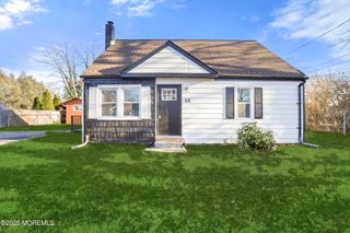 22 Oak Ridge Parkway, Toms River, NJ 08755