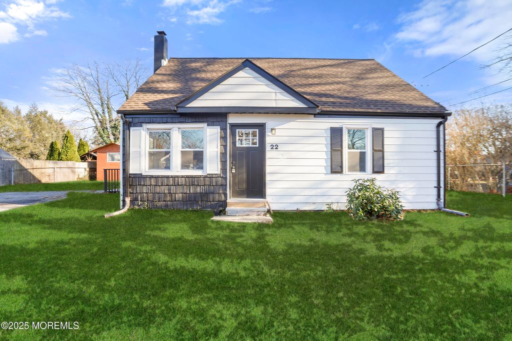 22 Oak Ridge Parkway, Toms River, NJ 08755