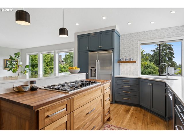 12530 Sw 58TH Ave, Portland, OR 97219
