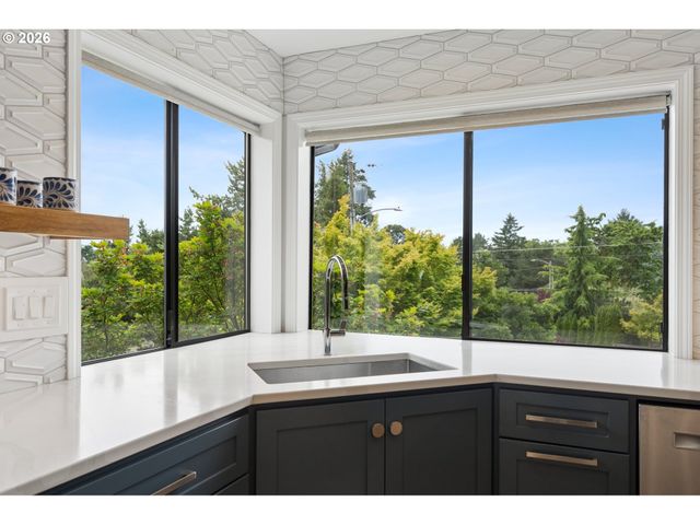 12530 Sw 58TH Ave, Portland, OR 97219