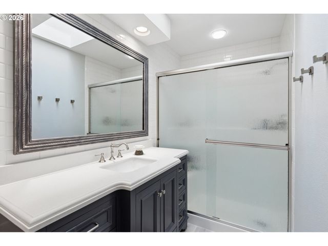 12530 Sw 58TH Ave, Portland, OR 97219
