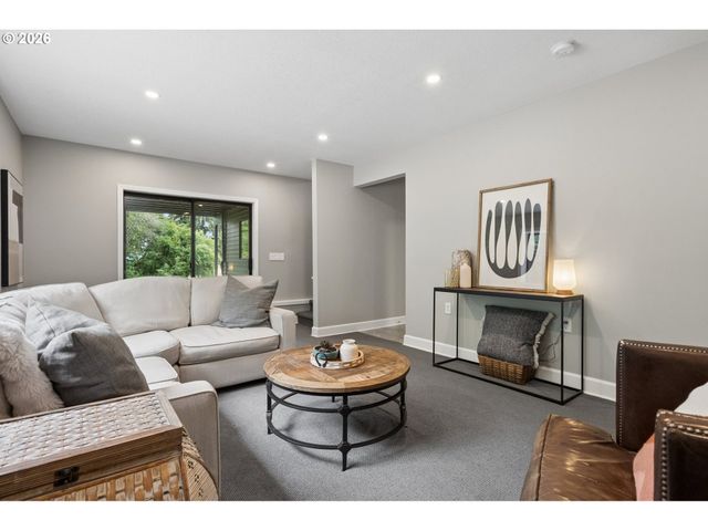 12530 Sw 58TH Ave, Portland, OR 97219
