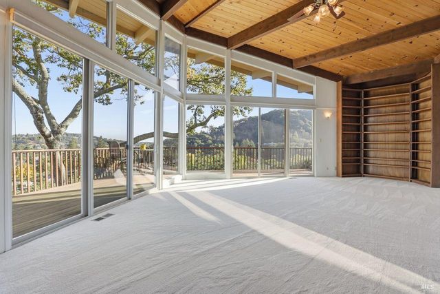 16 Burning Tree Dr, Novato, CA 94949