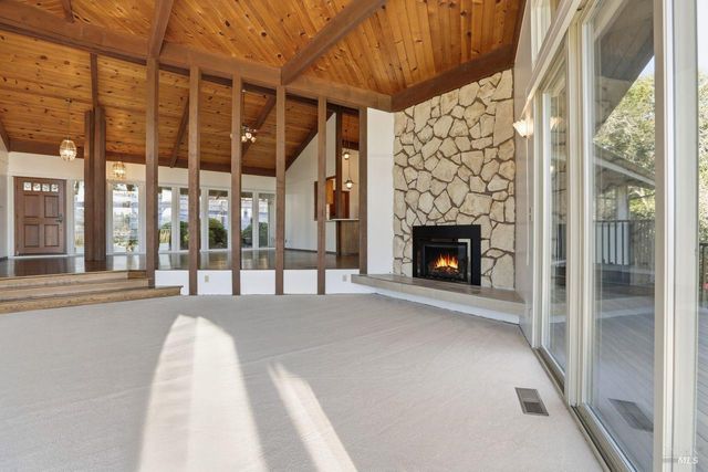 16 Burning Tree Dr, Novato, CA 94949