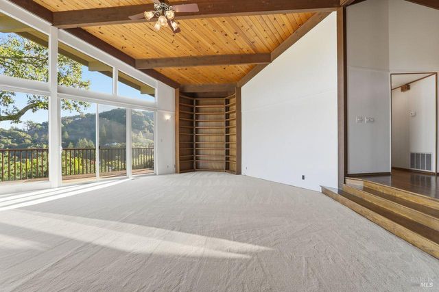 16 Burning Tree Dr, Novato, CA 94949