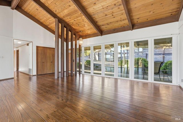 16 Burning Tree Dr, Novato, CA 94949