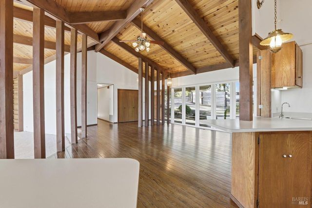 16 Burning Tree Dr, Novato, CA 94949