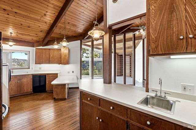 16 Burning Tree Dr, Novato, CA 94949